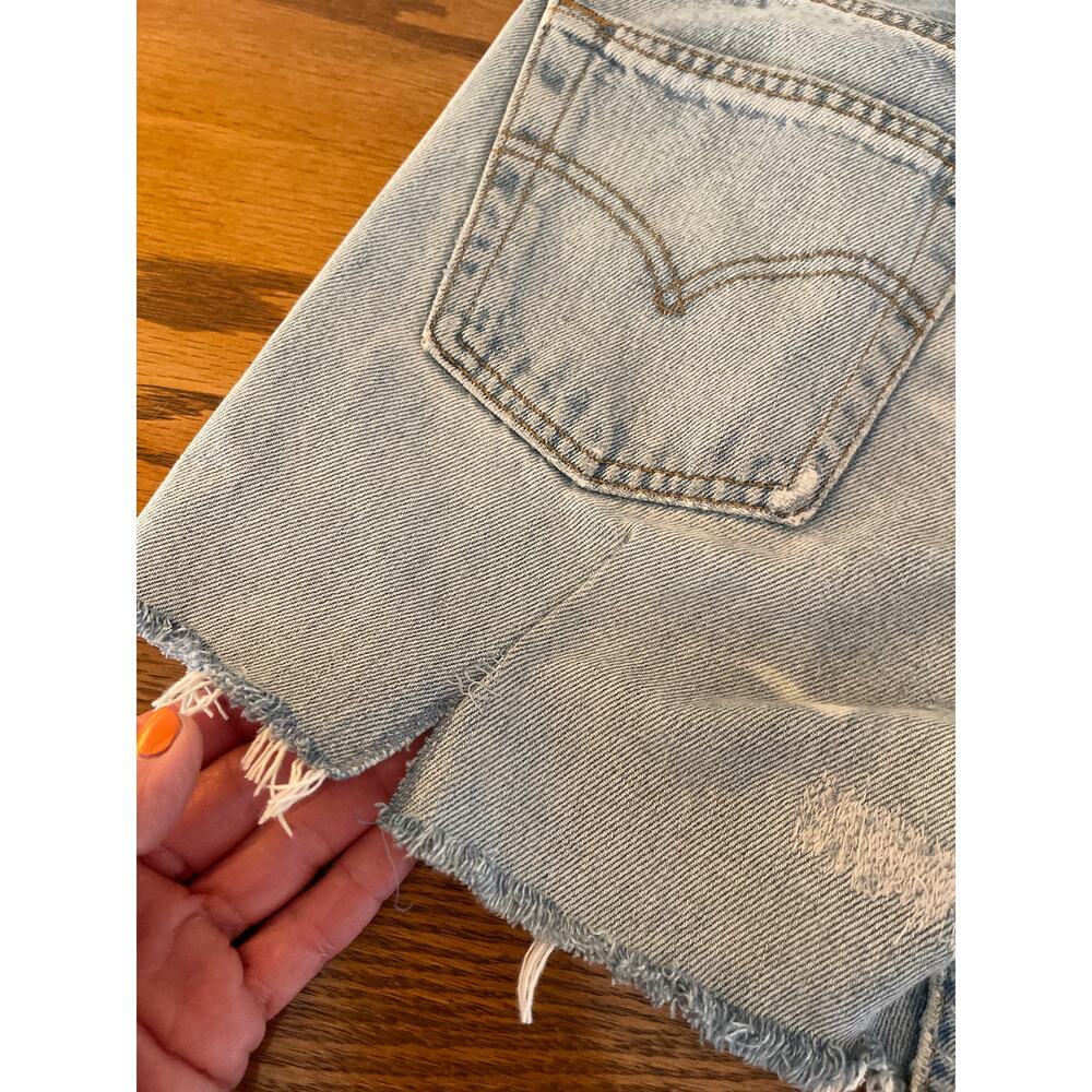 Reformation super distressed Cut off shorts size 24 - Picture 5 of 9